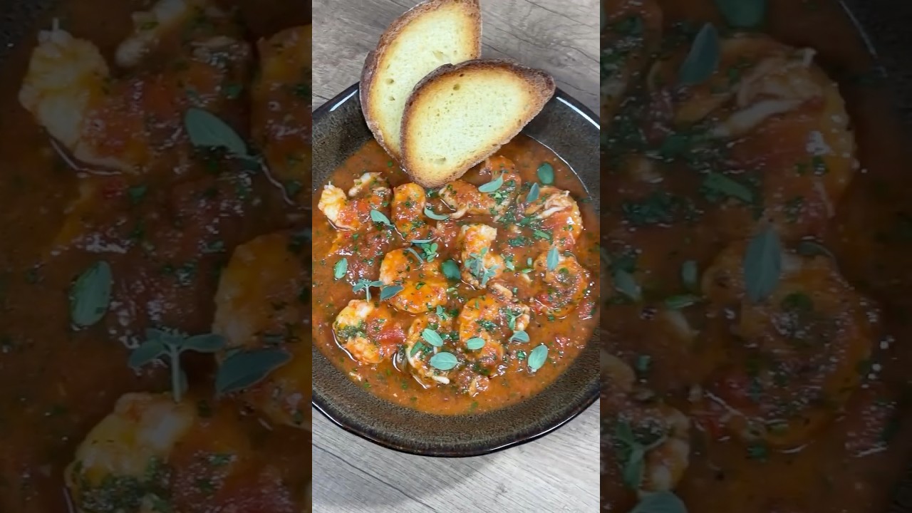 ZUPPA di GAMBERI...intensa, profumata, per una cena che sa di mare🦐🍅🌿 #Shorts