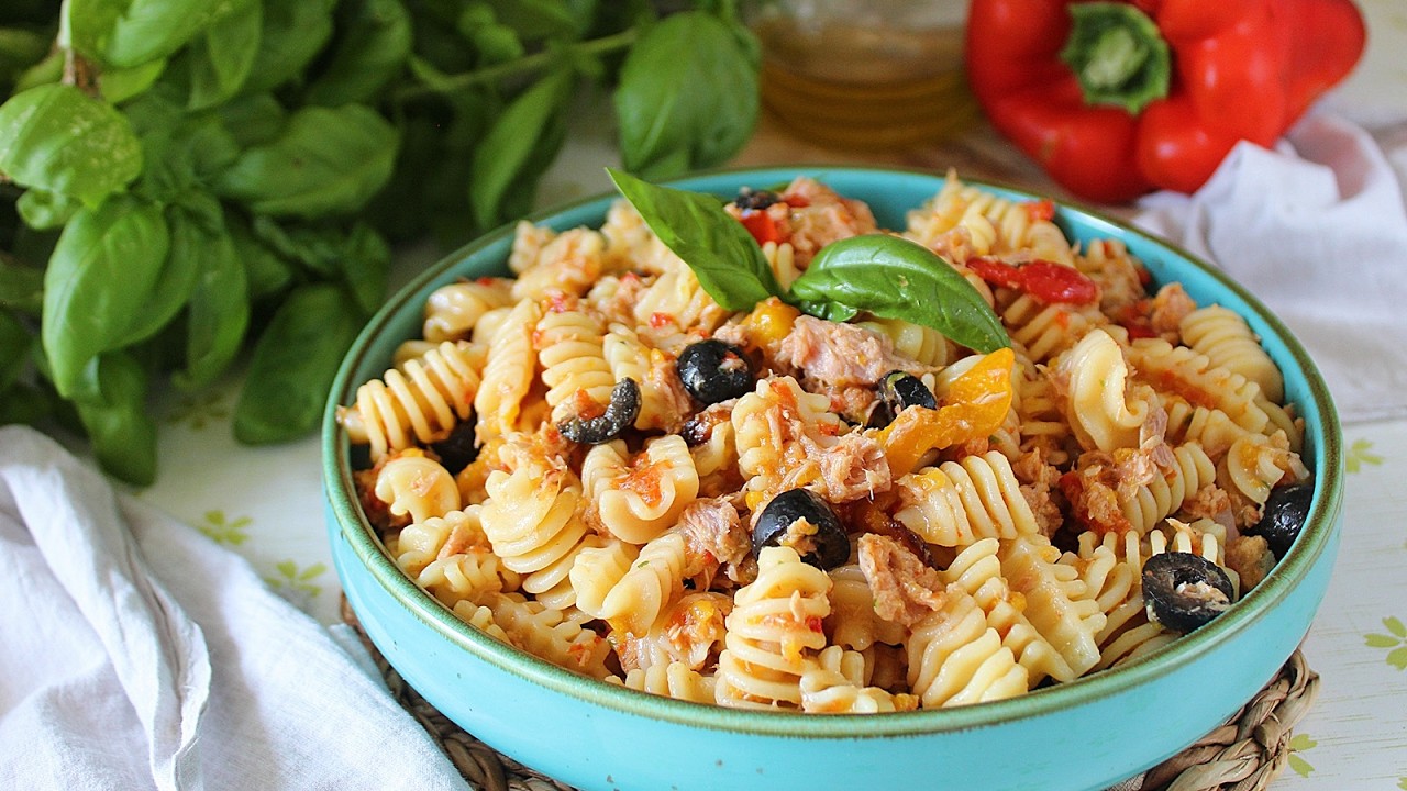 PASTA FREDDA con PEPERONI, TONNO e OLIVE - Primo piatto freddo - La cucina di...