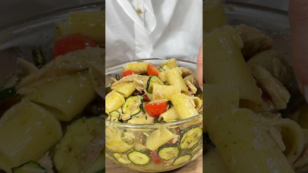 INSALATA di PASTA FREDDA con ZUCCHINE, TONNO e POMODORINI 😍🌿 #Shorts