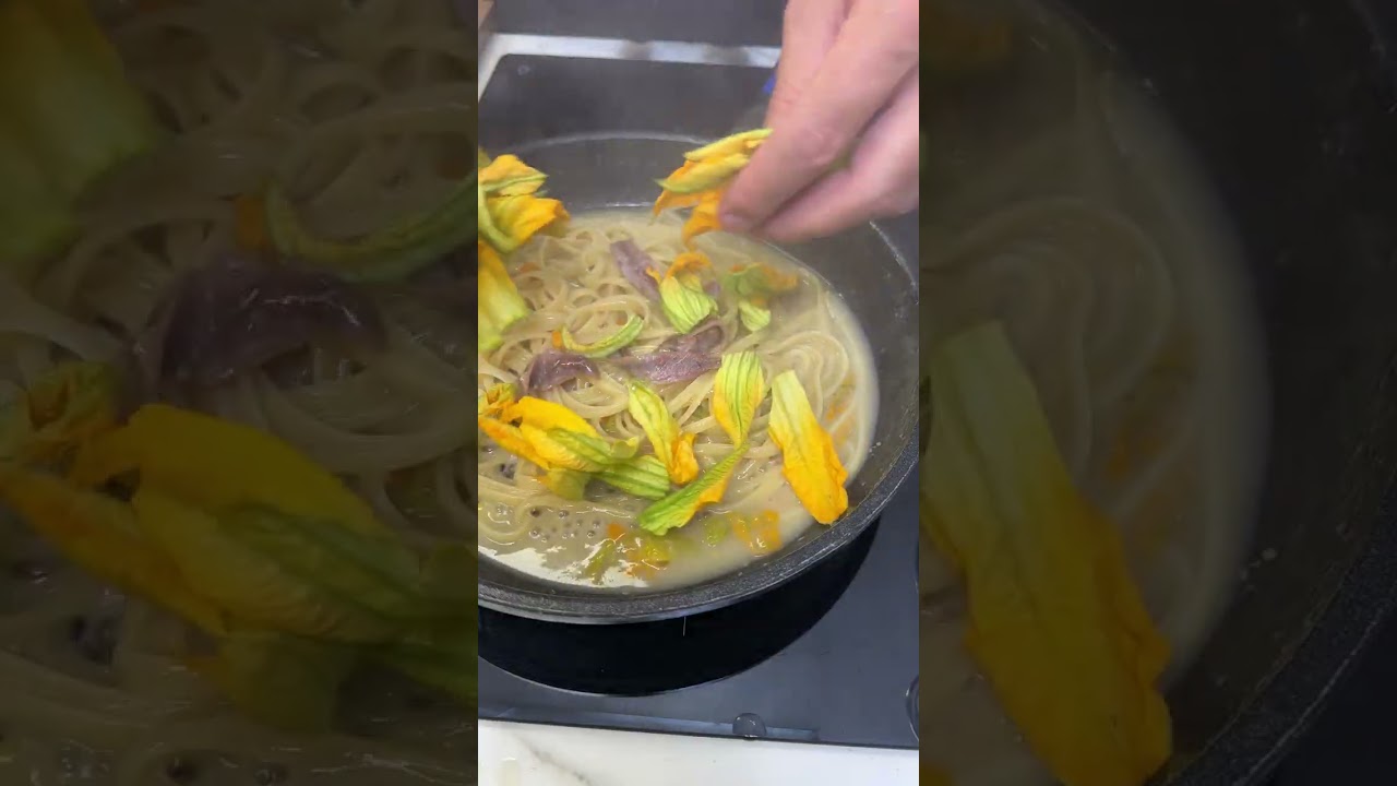 LINGUINE FIORI di ZUCCA e ALICI...la felicità🌞 #Shorts