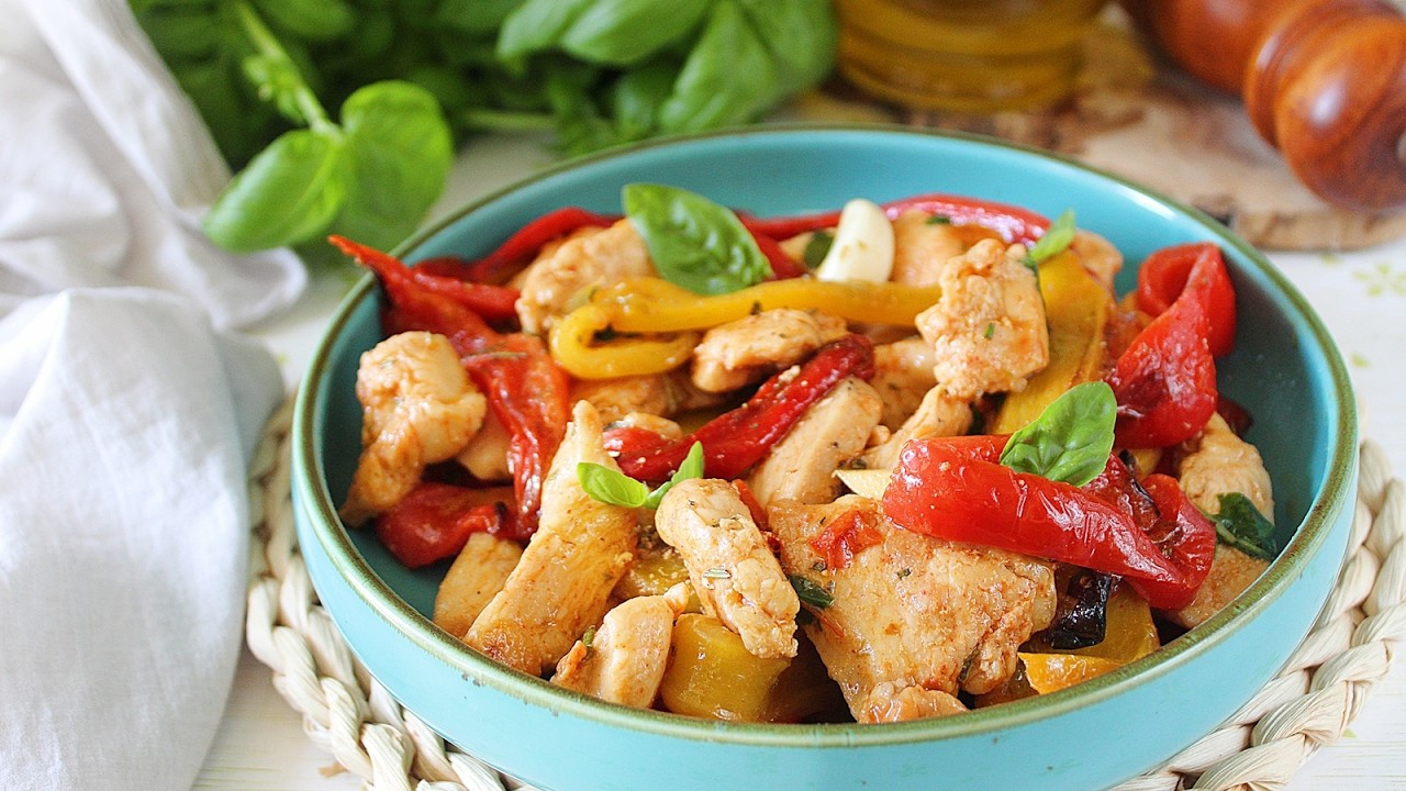 INSALATA DI POLLO E PEPERONI, un'idea facile e veloce per una cena estiva